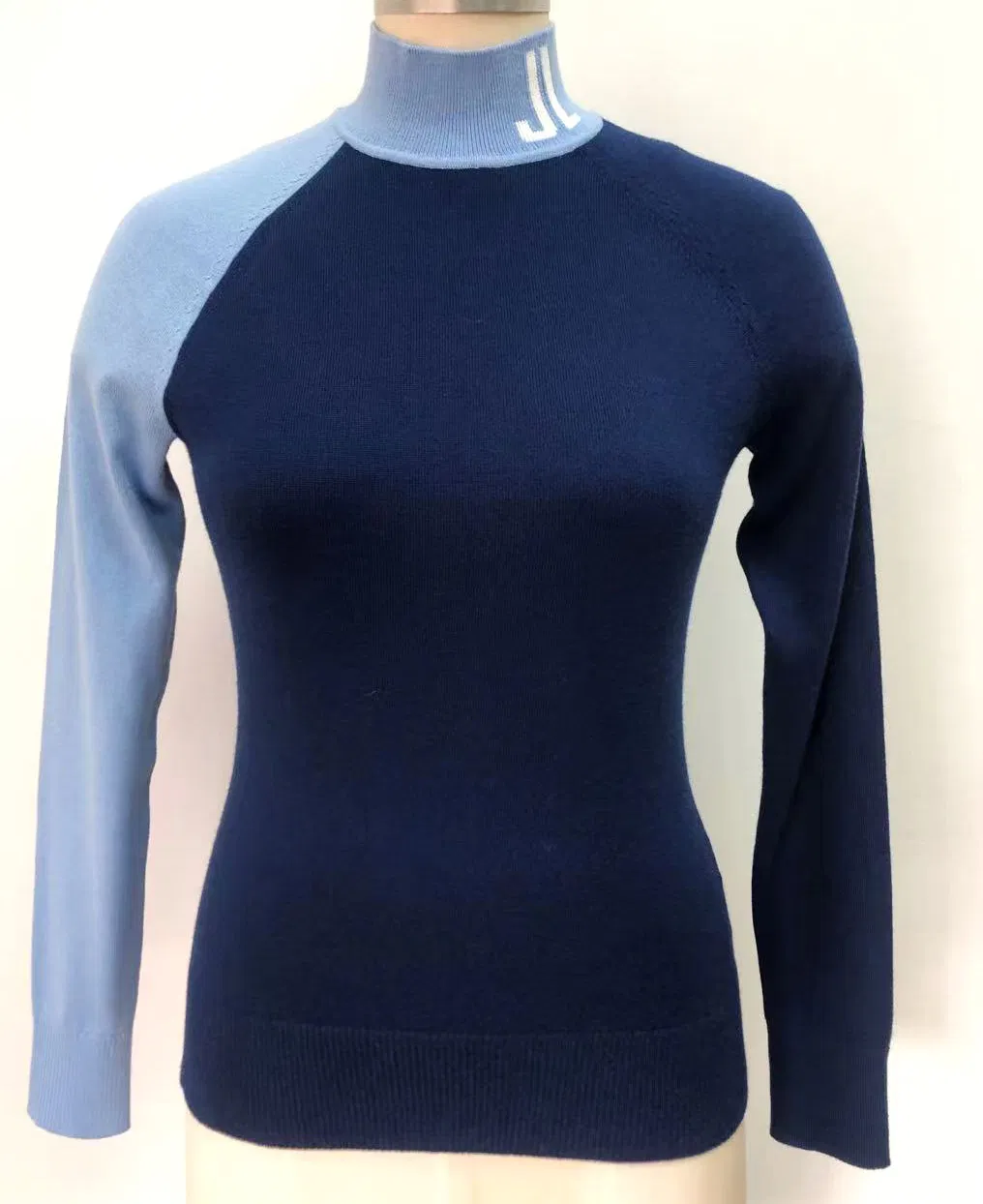 Women′s Turtle Neck Long Sleeve Pullover Sweater