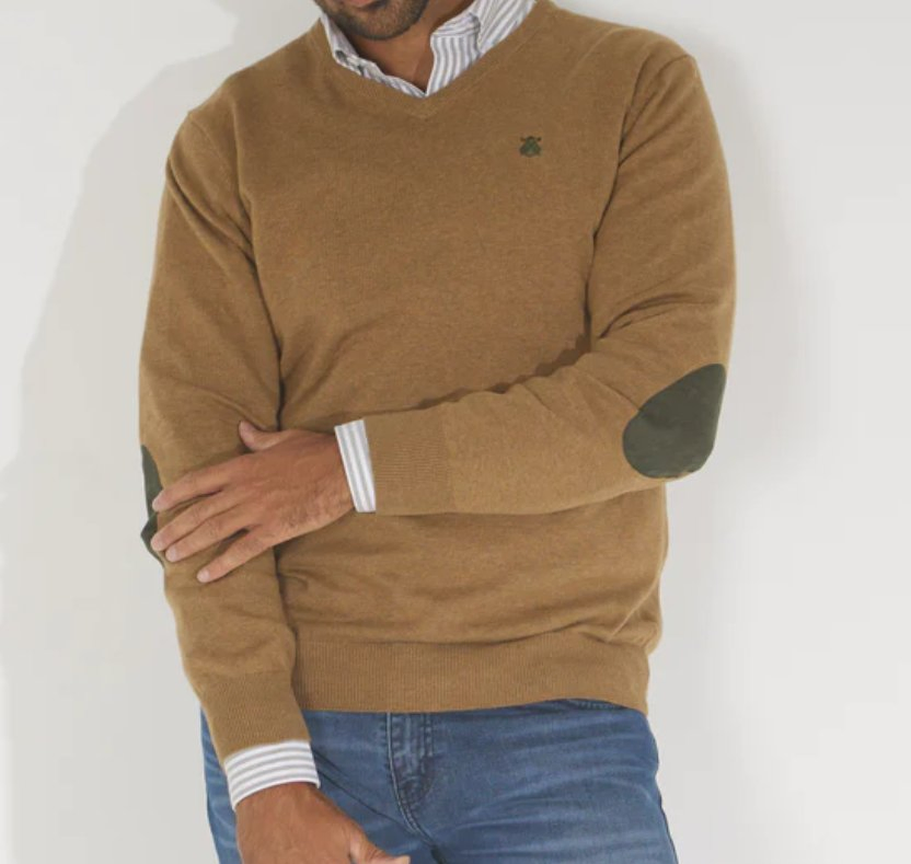 V-Neck Knitwear Men′sweater Leisure Coat Soft Winter Clothes with Embroidery