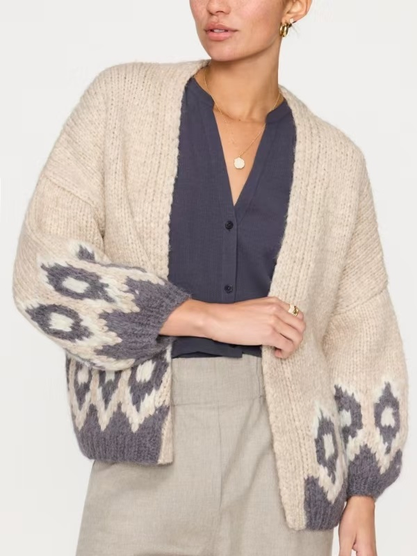 Fashion Crochet Women′s Cardigan Knitted Sweater Clothing with Jacquard Design