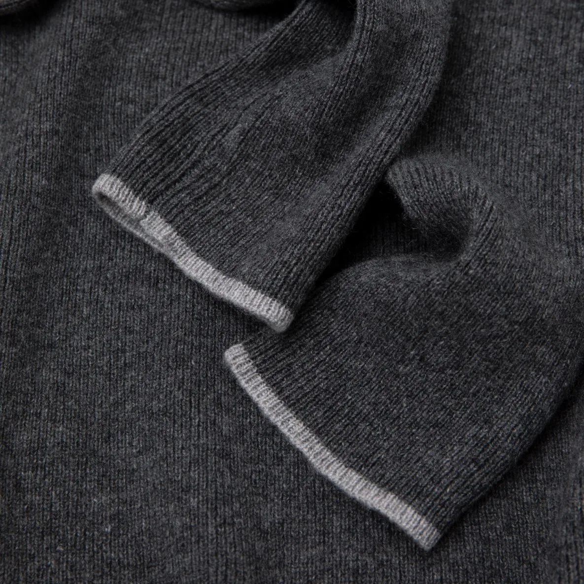 Elegant Women&prime;s Cashmere Polo Pullover with Contrast Trim