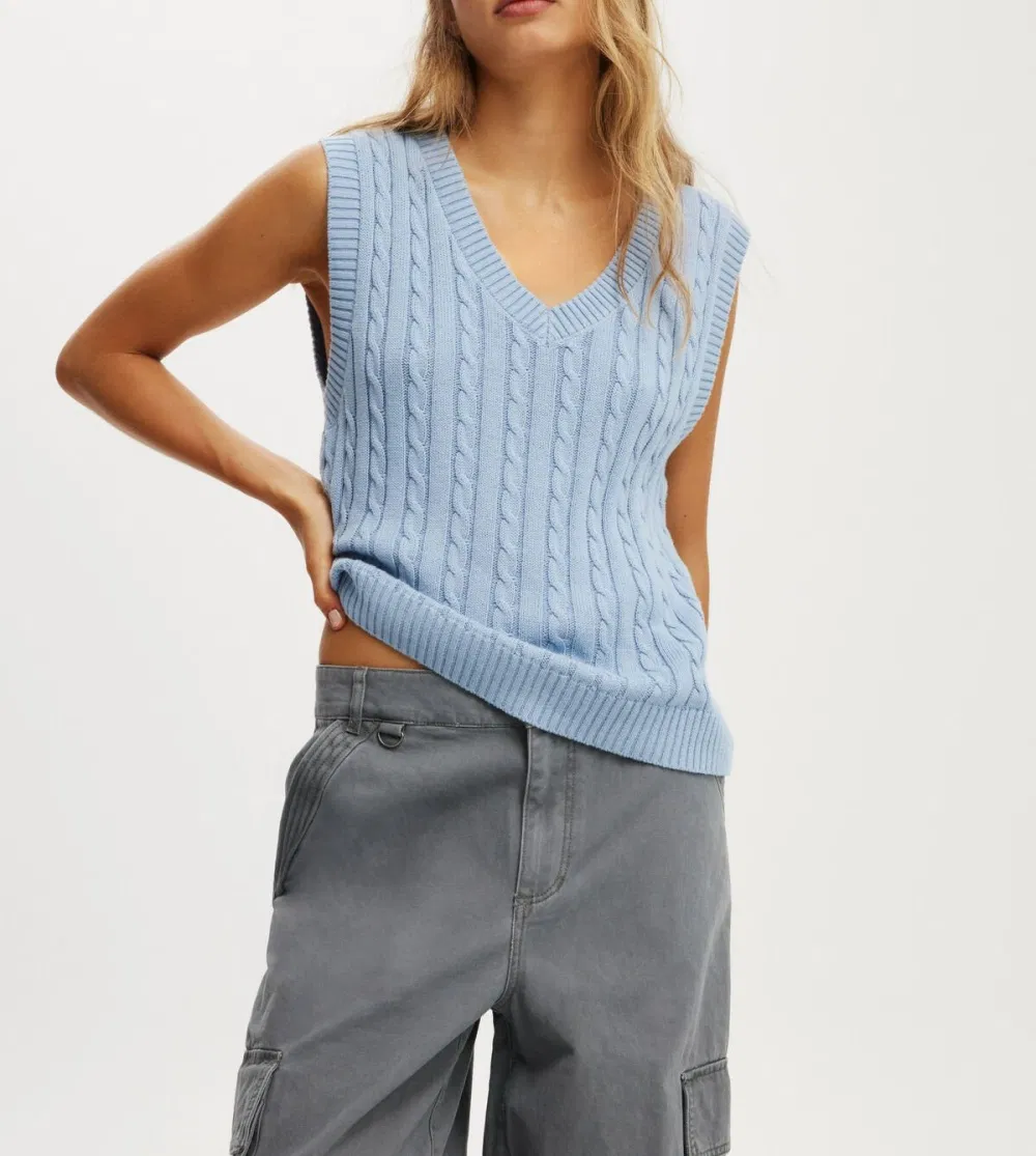 Stylish Women&prime;s Cable Knit V-Neck Sweater Tank Top