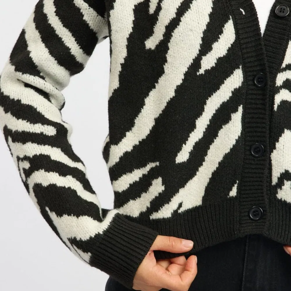 Fashion Black Zebra Jacquard Patterned Crop Cardigan Sweater for Women