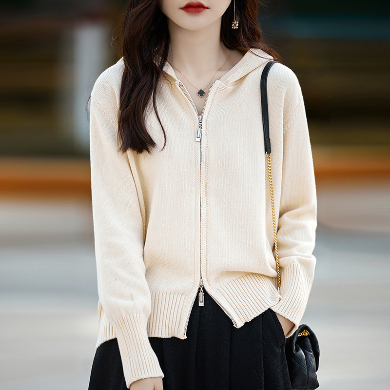 Custom Pattern Embroidery Logo Casual Wool Cashmere and Silk Short Solid Color Knit Standard Sweater Cardigan Women Product