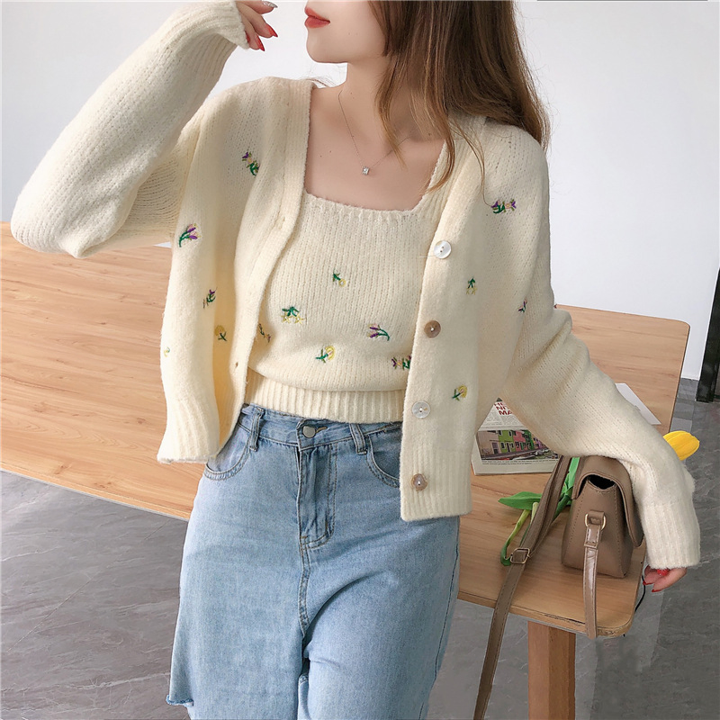 Soft Knit Long Sleeve Comfortable Warm Autumn New Fashion Embroidered Flower Cardigan Sweater for Woman