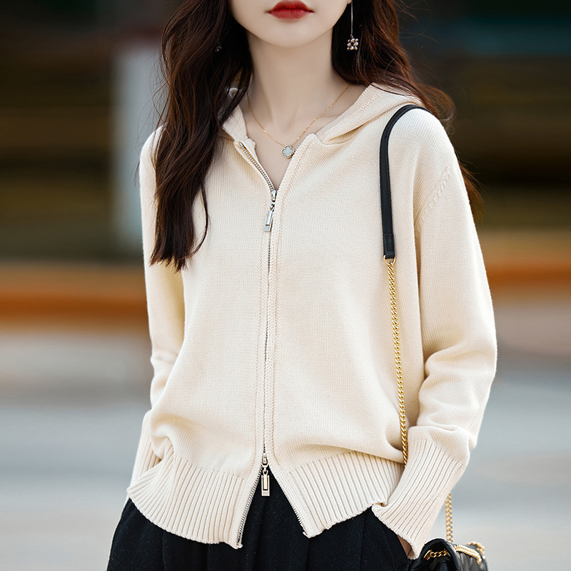 Custom Pattern Embroidery Logo Casual Wool Cashmere and Silk Short Solid Color Knit Standard Sweater Cardigan Women Product