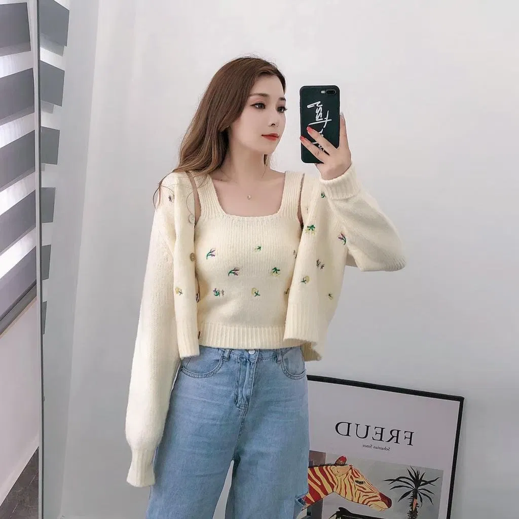 Soft Knit Long Sleeve Comfortable Warm Autumn New Fashion Embroidered Flower Cardigan Sweater for Woman
