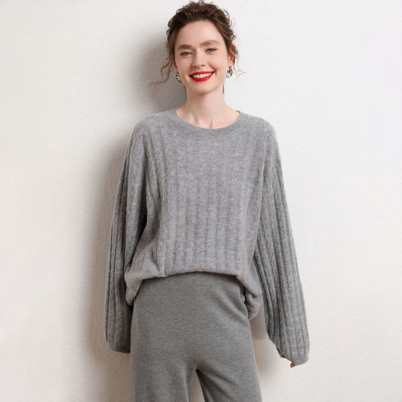 Women′s Cashmere Round Neck Knit Sweater Autumn and Winter Loose Twist Warm Sweater