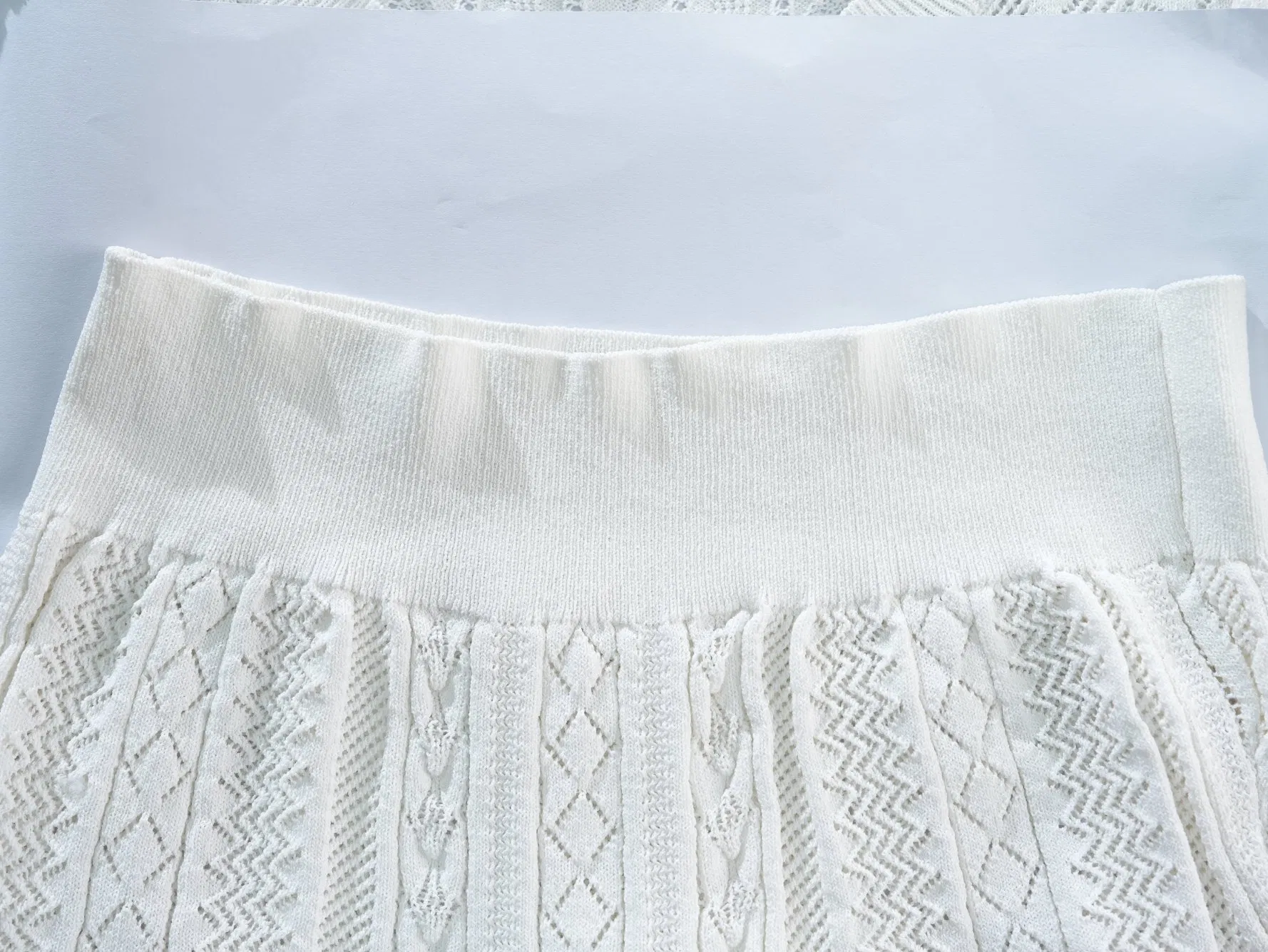 Women&prime;s Lightweight 217g Viscose-Nylon Jacquard White Pullover Sweater