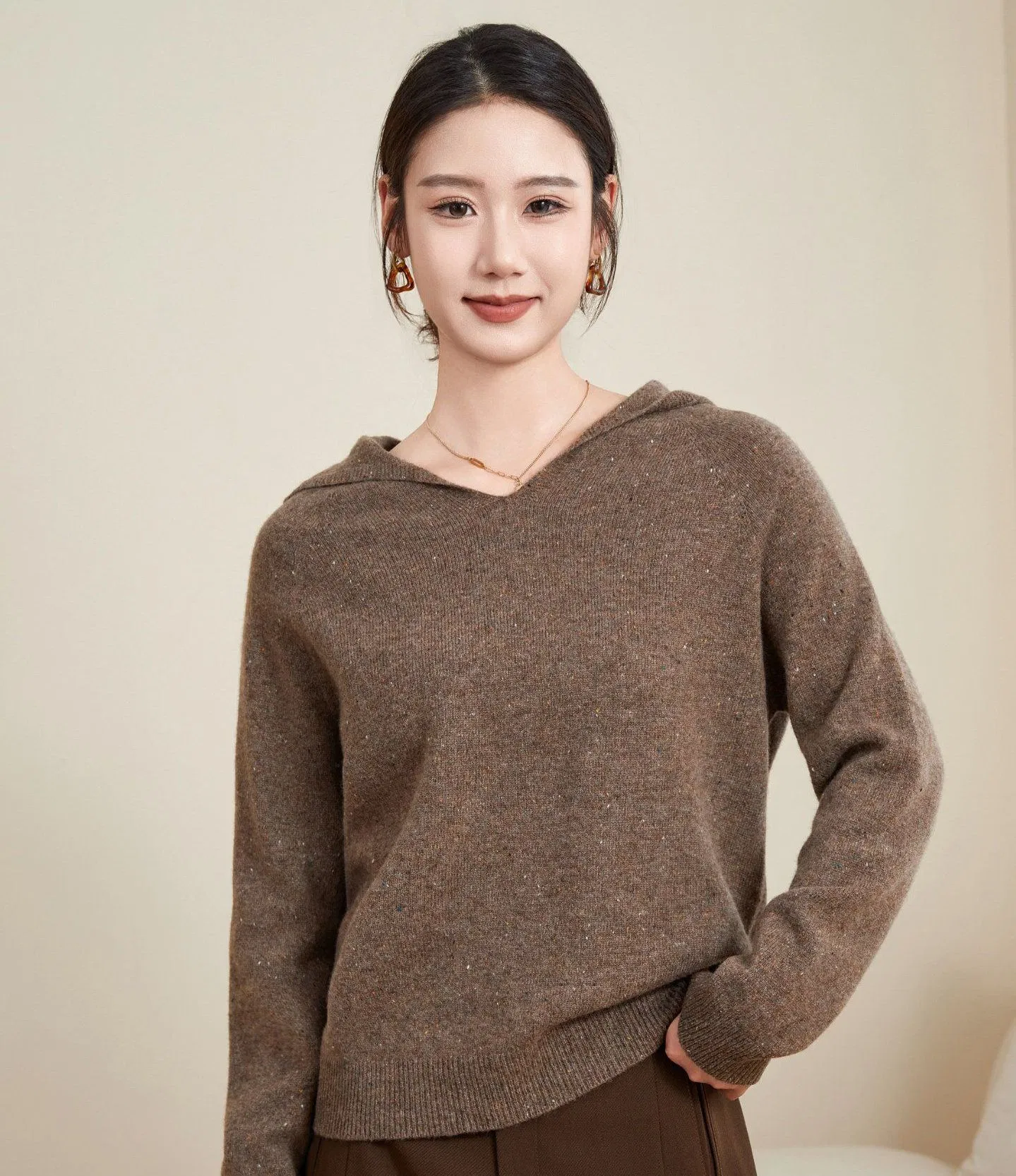 Women′s Solid Color Causal Seamless Hooded Lightweight Sweater 100% Wool