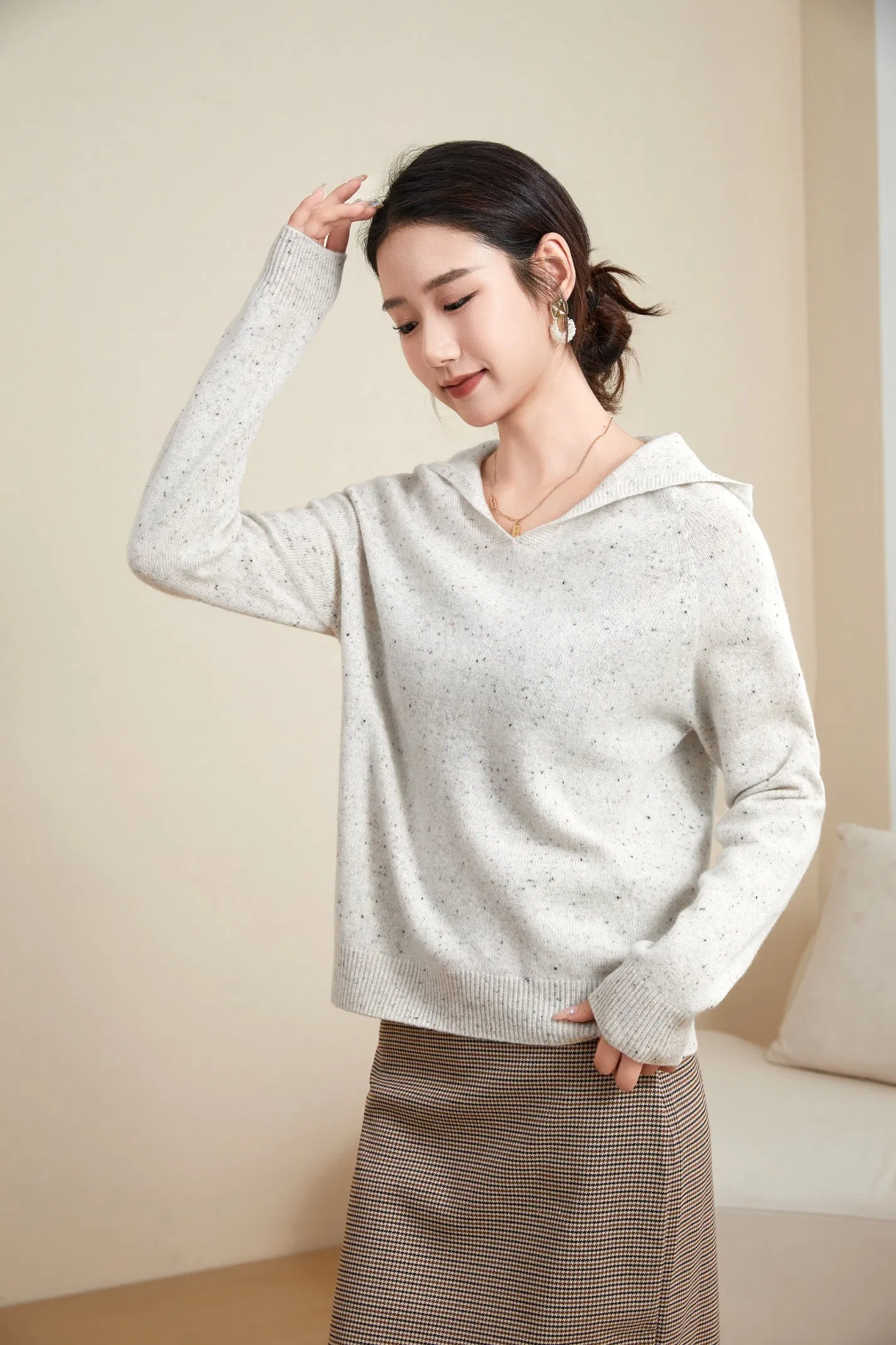 Women&prime;s Solid Color Causal Seamless Hooded Lightweight Sweater 100% Wool