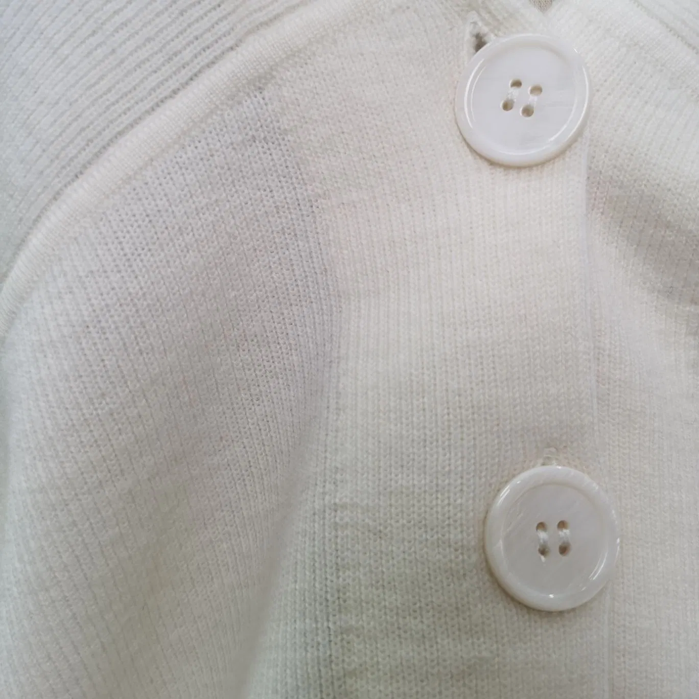 100% Wool Women&prime;s Custom Cardigan Sweater Premium ODM