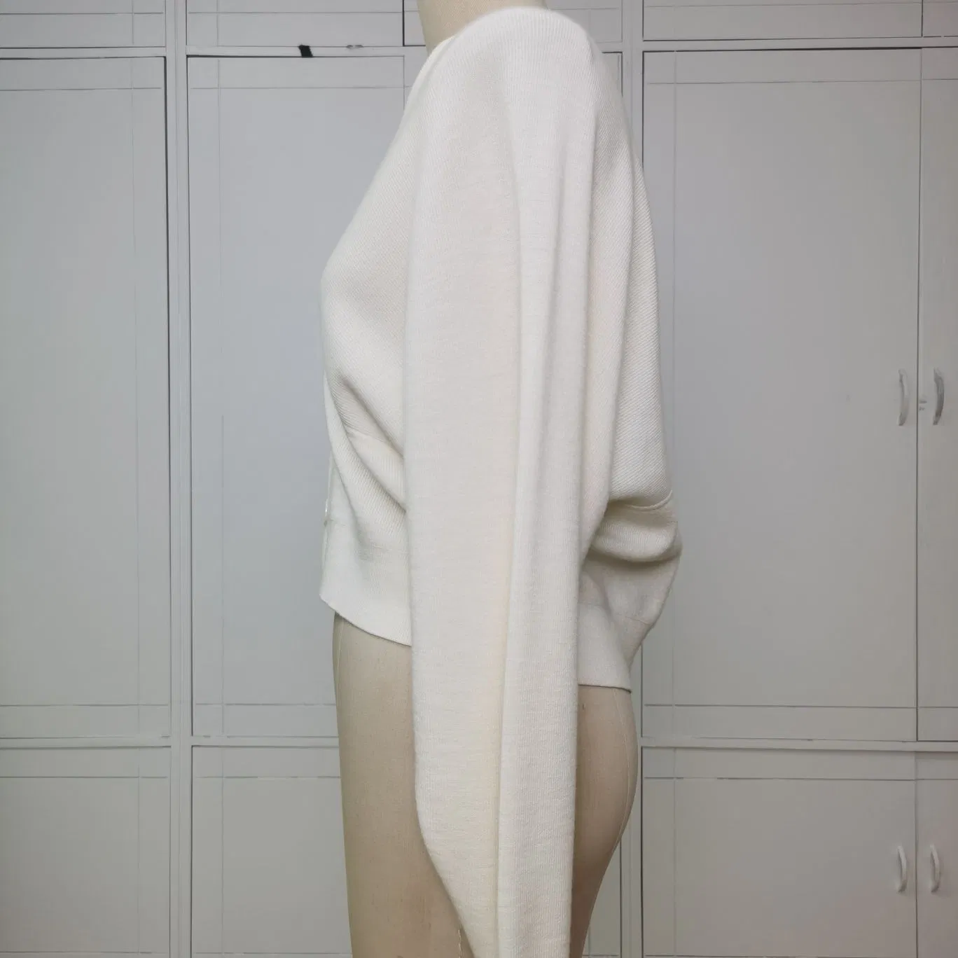 100% Wool Women&prime;s Custom Cardigan Sweater Premium ODM