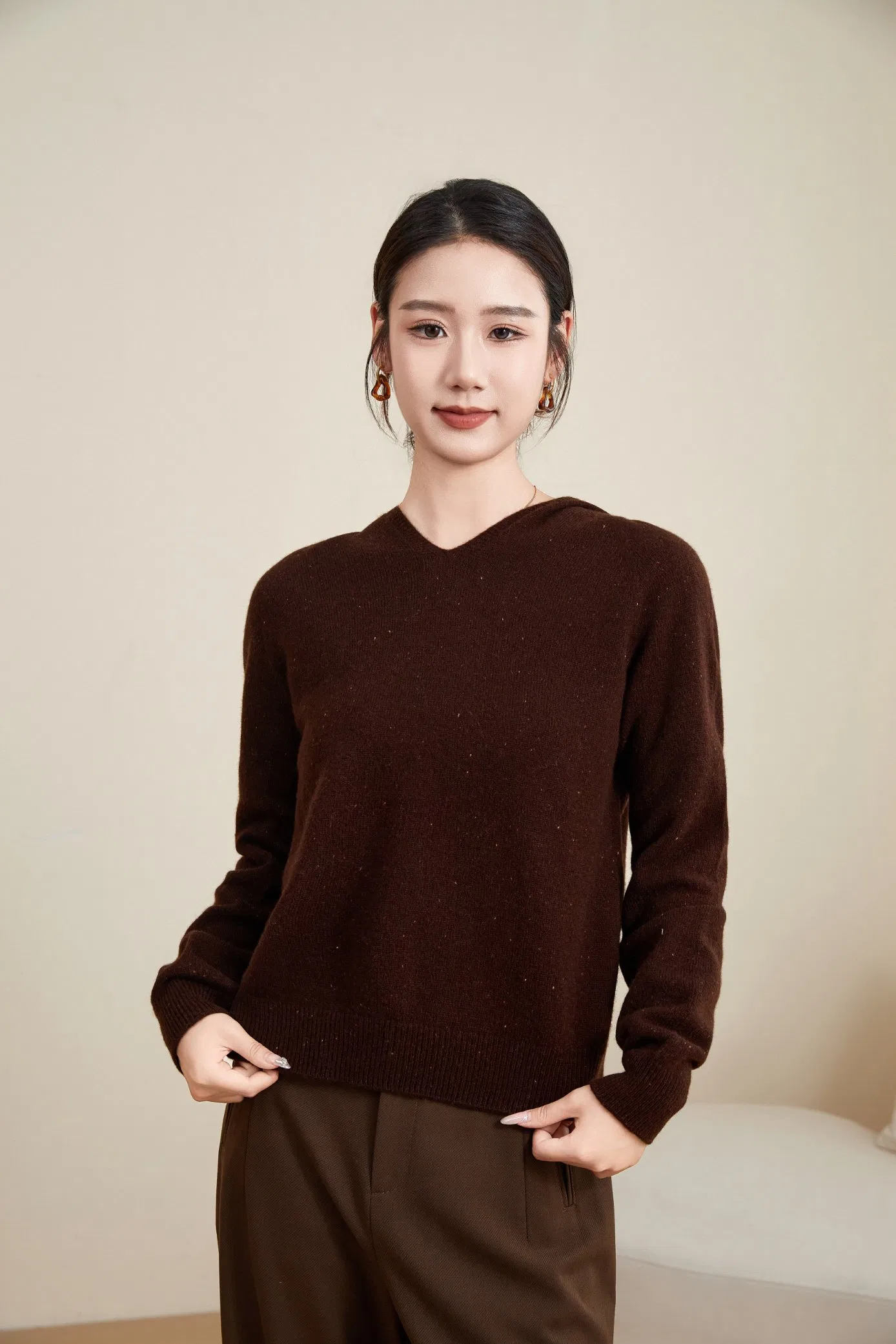 Women&prime;s Solid Color Causal Seamless Hooded Lightweight Sweater 100% Wool