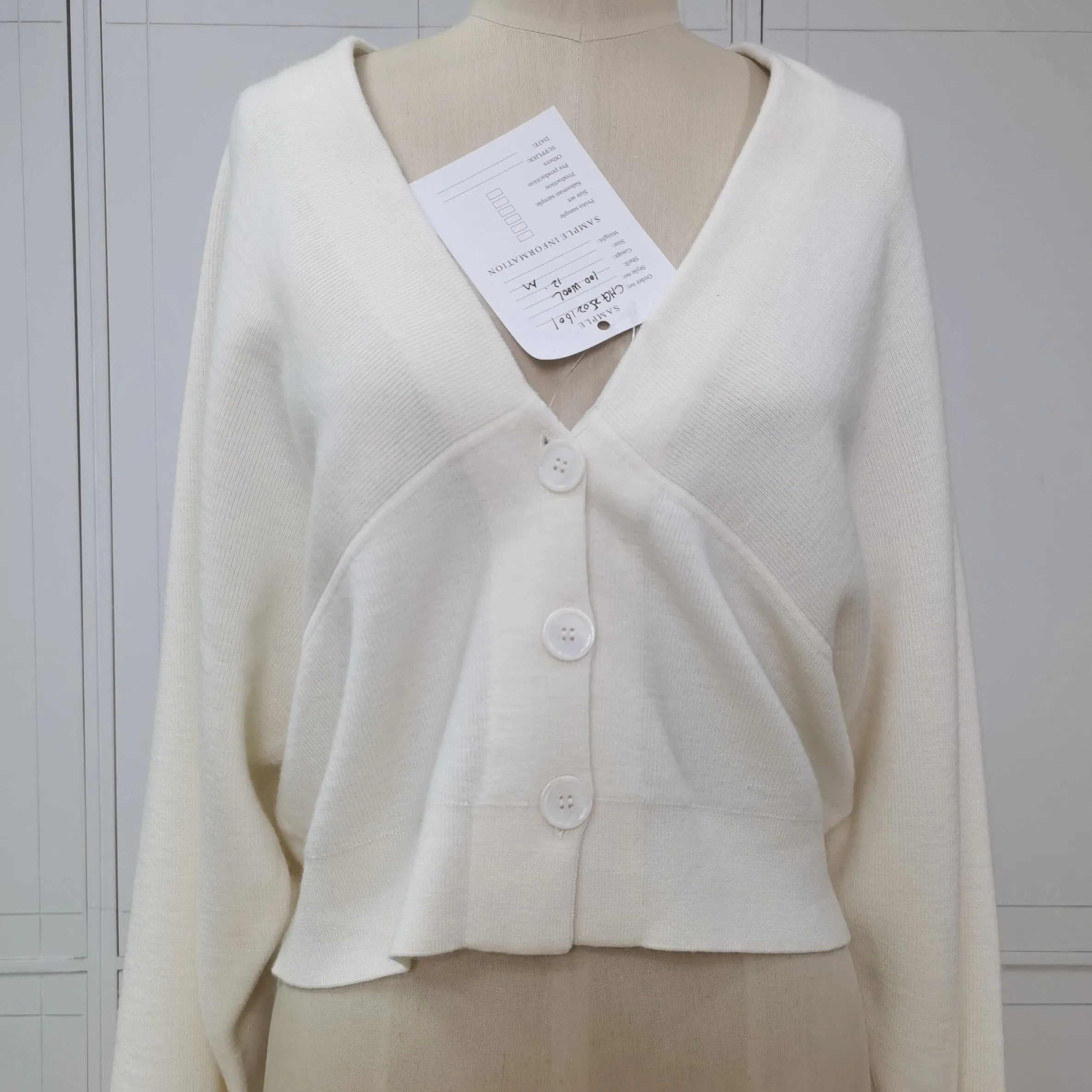100% Wool Women′s Custom Cardigan Sweater Premium ODM