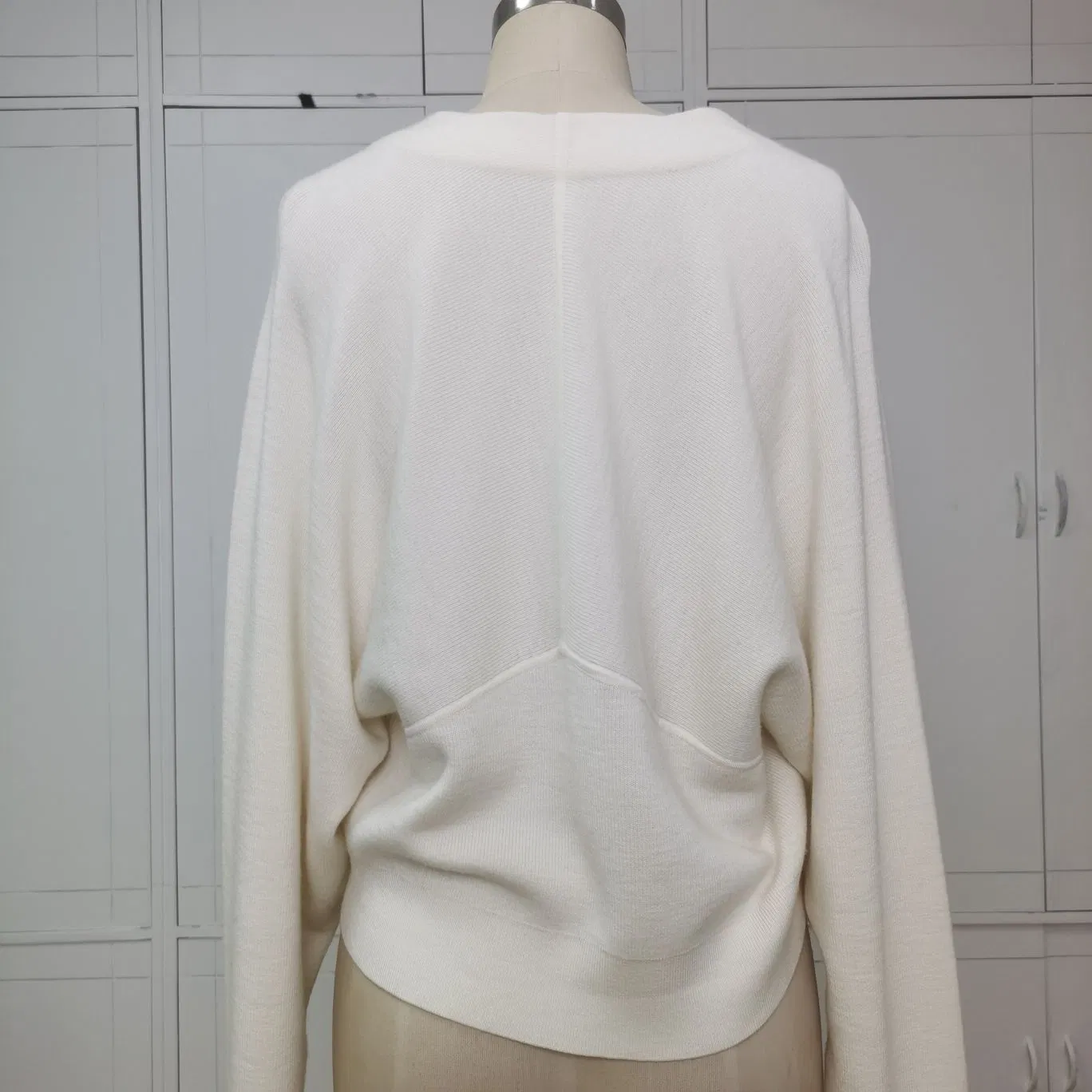 100% Wool Women&prime;s Custom Cardigan Sweater Premium ODM