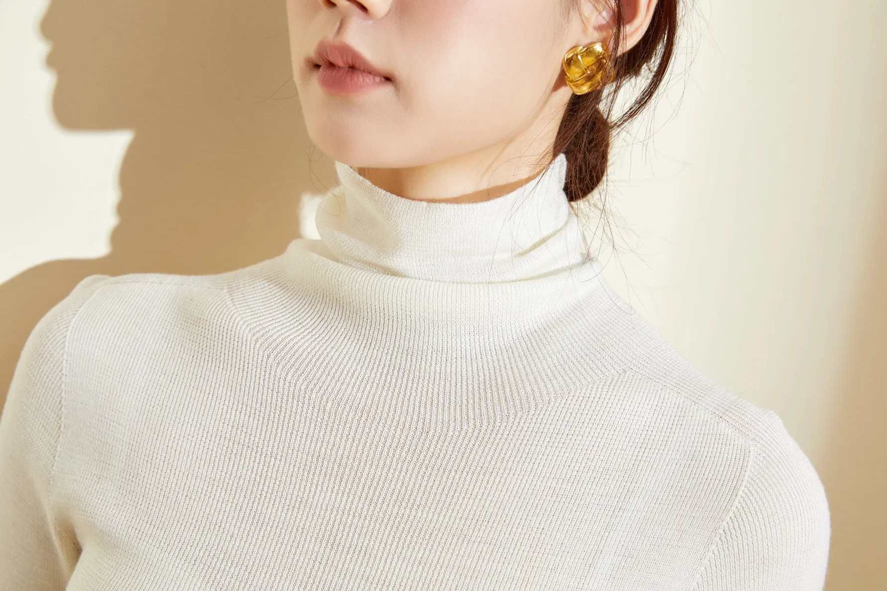 Eco-Friendly 100% Merino Wool High Neck Women&prime;s Slim-Fit Sweater