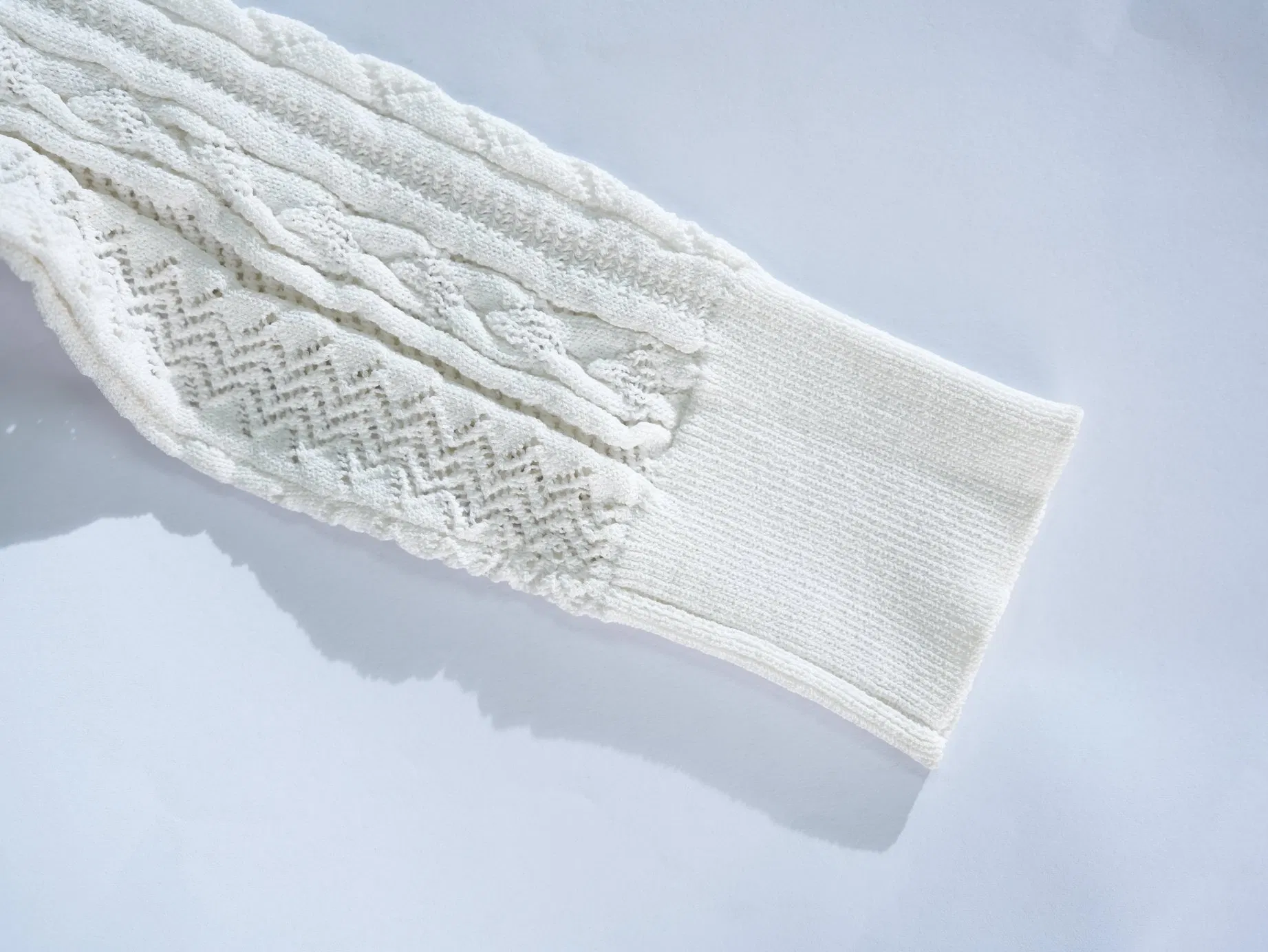 Women&prime;s Lightweight 217g Viscose-Nylon Jacquard White Pullover Sweater