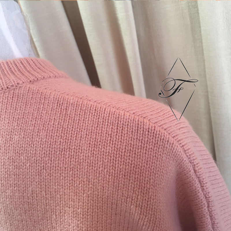 High Quality Cashmere Knitted Women&prime;s Long Sleeve Sweaters.