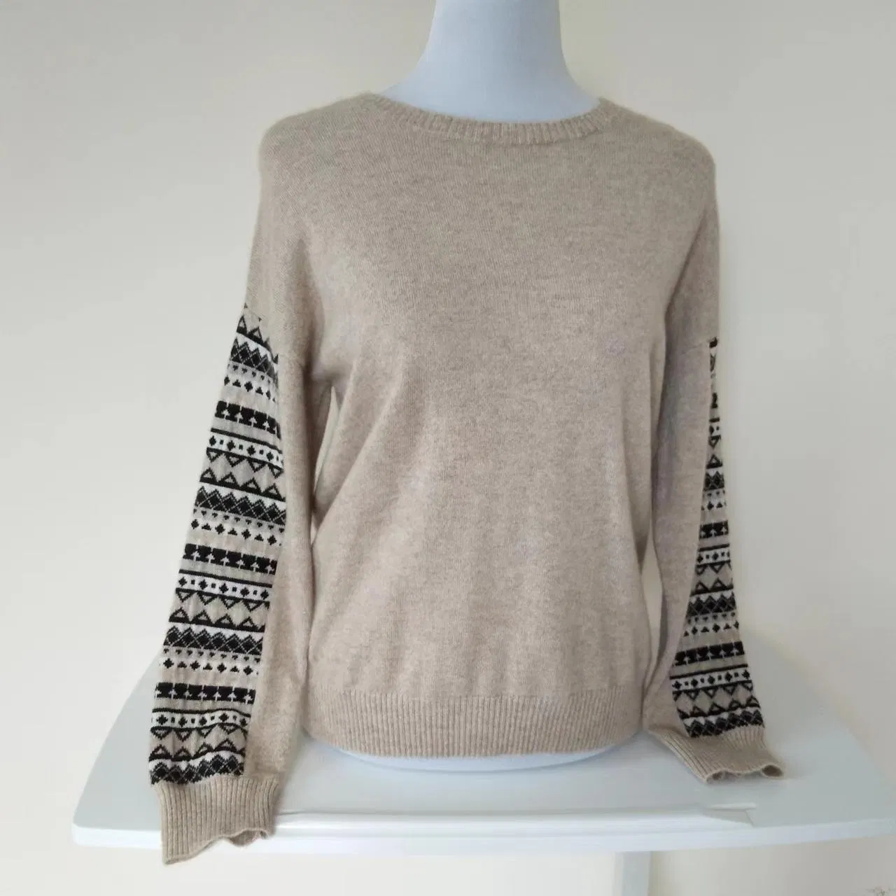 Factory Direct Sale Women′s Sweaters Cashmere Sweater Knitted Sweater Women Women′s Official Wear.