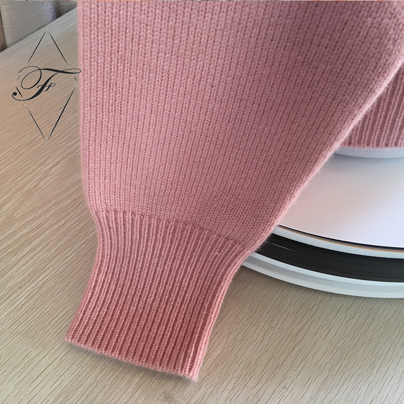High Quality Cashmere Knitted Women&prime;s Long Sleeve Sweaters.
