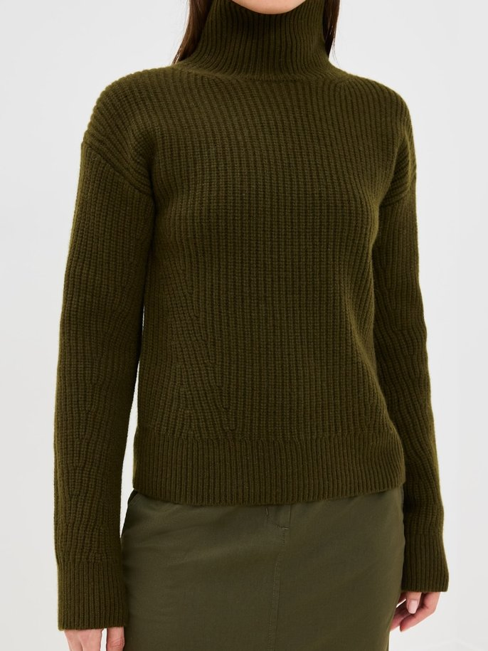MID Weight Ribbed Knit Turtle Neck Drop Shoulder Women′s Long Sleeve Sweater