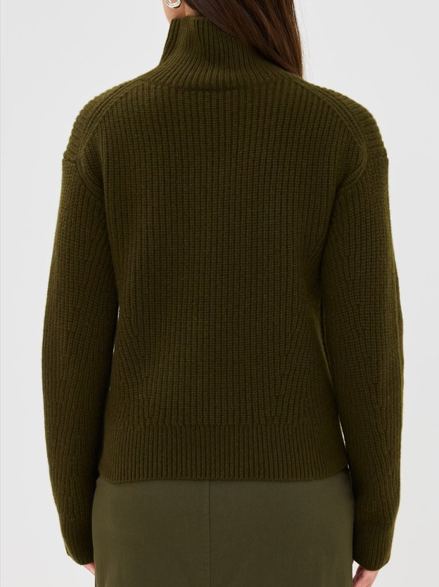 MID Weight Ribbed Knit Turtle Neck Drop Shoulder Women&prime;s Long Sleeve Sweater