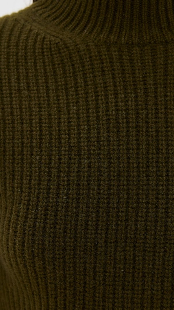 MID Weight Ribbed Knit Turtle Neck Drop Shoulder Women&prime;s Long Sleeve Sweater