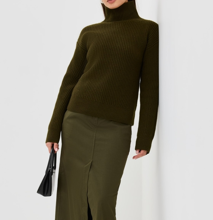 MID Weight Ribbed Knit Turtle Neck Drop Shoulder Women&prime;s Long Sleeve Sweater
