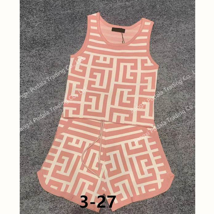 Women Custom Clothing Ladies 2 Piece Short Pant Cardigan Set Women Fashion Knitted Vest Pant Set Women Sweater