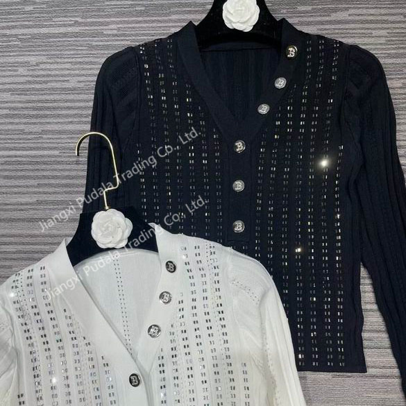 New Style Fashion Clothing Women Wool Sweater Long Sleeve Cardigan Clothing with Buttons V- Neck