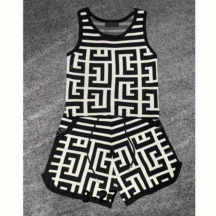 Women Custom Clothing Ladies 2 Piece Short Pant Cardigan Set Women Fashion Knitted Vest Pant Set Women Sweater