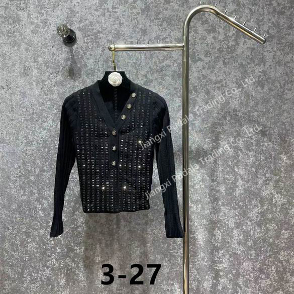 New Style Fashion Clothing Women Wool Sweater Long Sleeve Cardigan Clothing with Buttons V- Neck