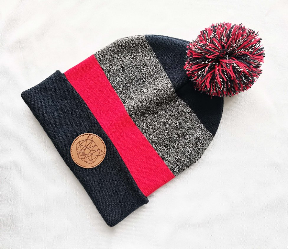 Fashion Constrast Color Customized PU-Patch Stretch Soft Pompom Knitted Hat