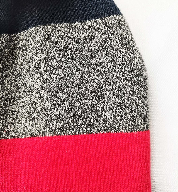 Fashion Constrast Color Customized PU-Patch Stretch Soft Pompom Knitted Hat