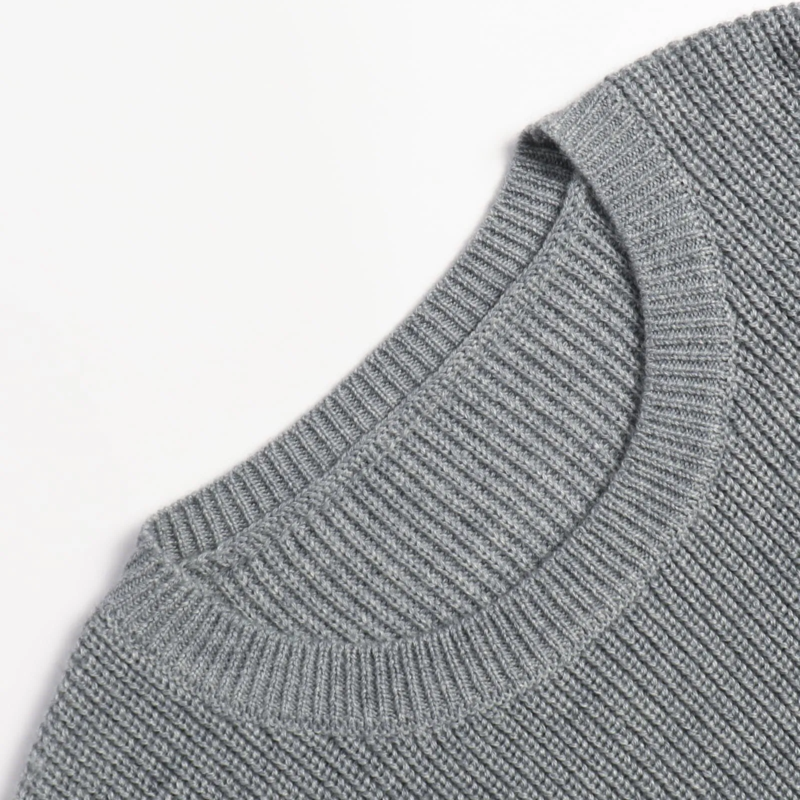 Customized Fashionable and Comfortable Sweater for Man Soft and Lightweight Knitted Top