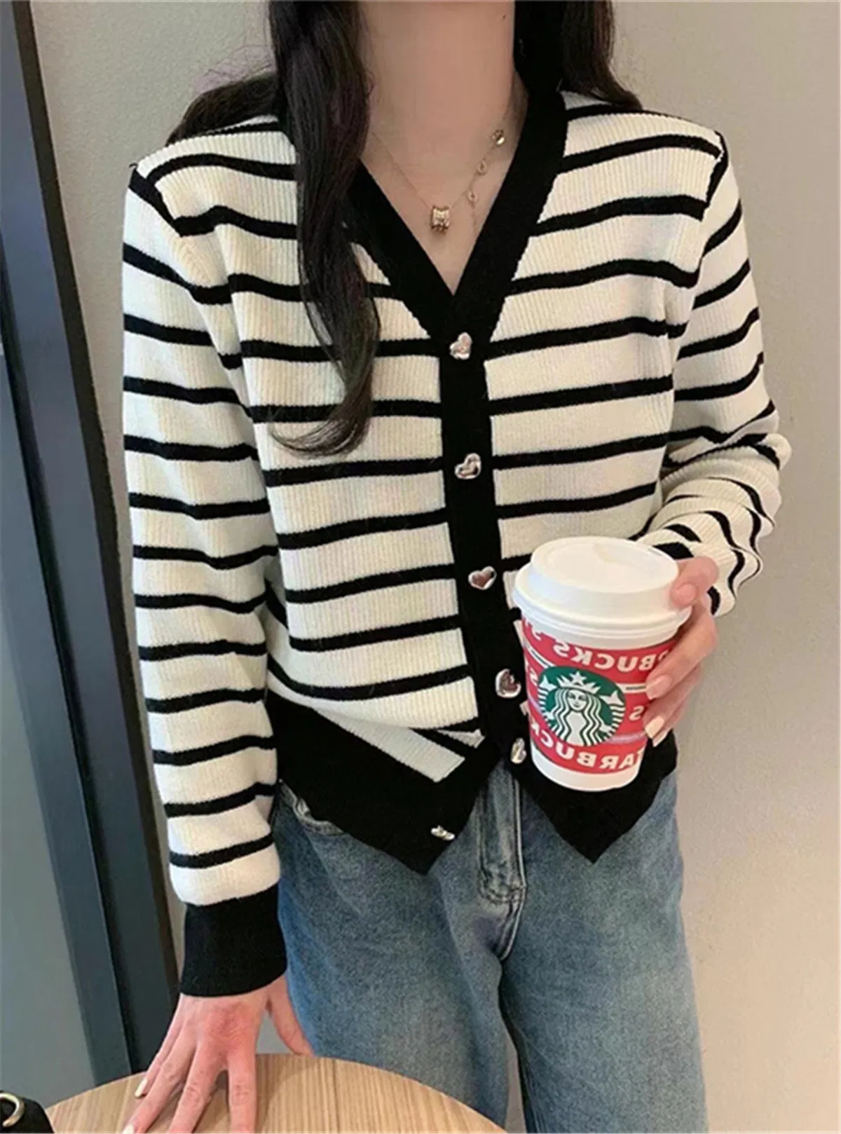 Women′s Striped Contrast Knit Heart Button Loose Cropped Sweater