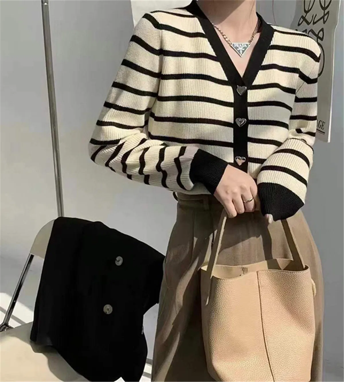 Women&prime;s Striped Contrast Knit Heart Button Loose Cropped Sweater