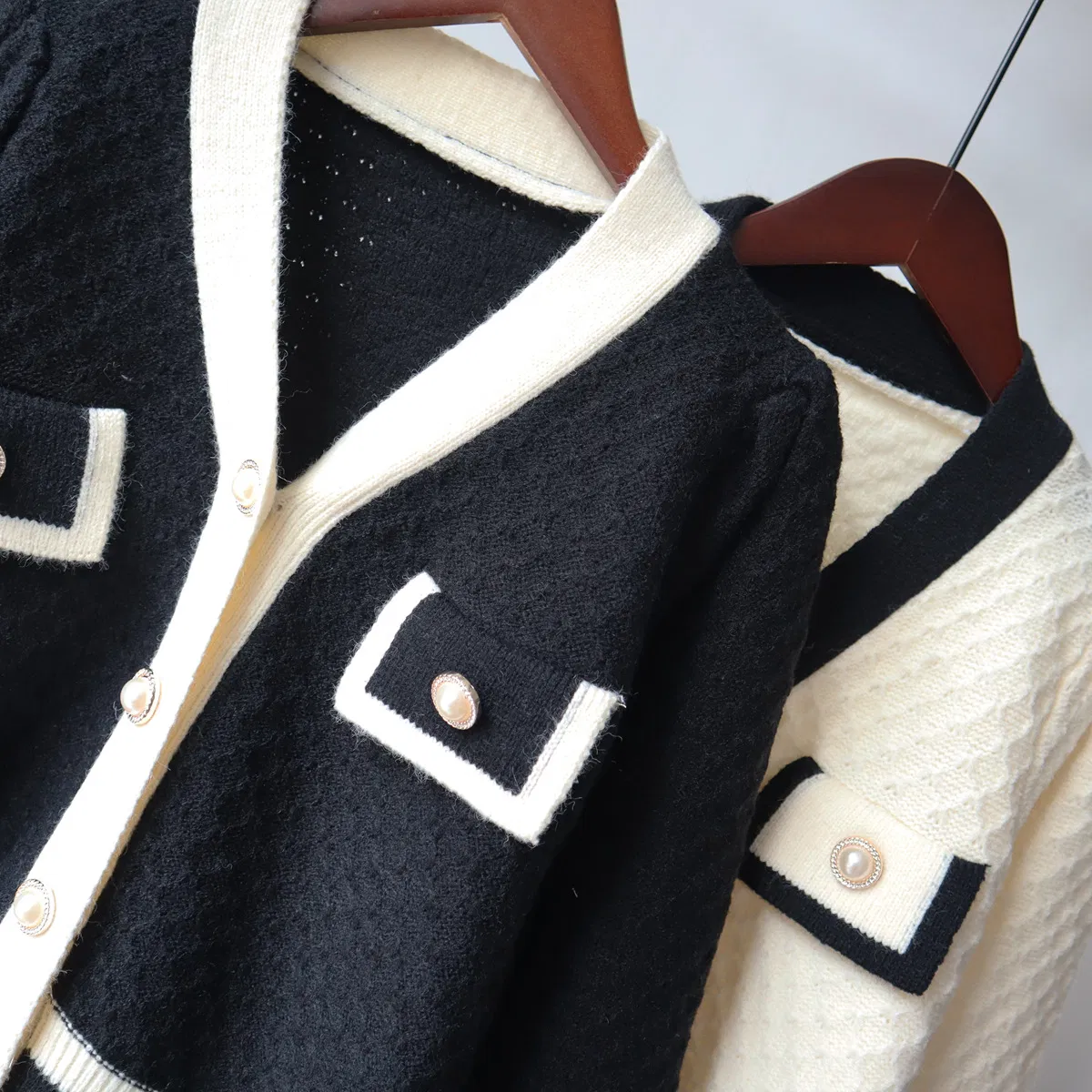 Women&prime;s Long-Sleeved Knitted Cardigan with Sweater