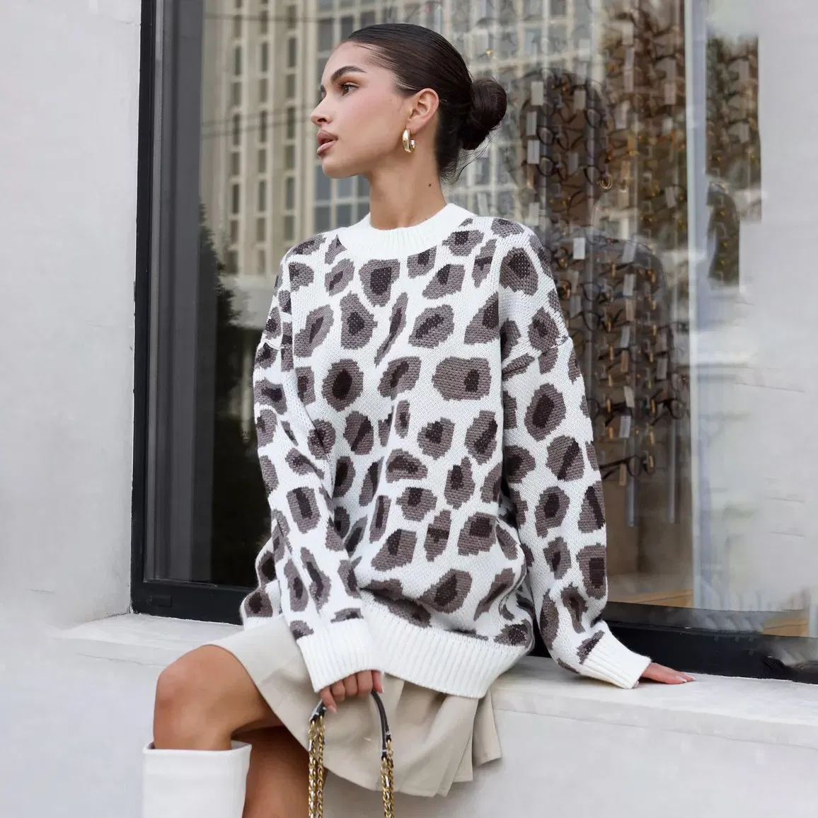 Leopard Print Women&prime;s Warm Fashion Sweater, a Long Sleeved Knitted Top