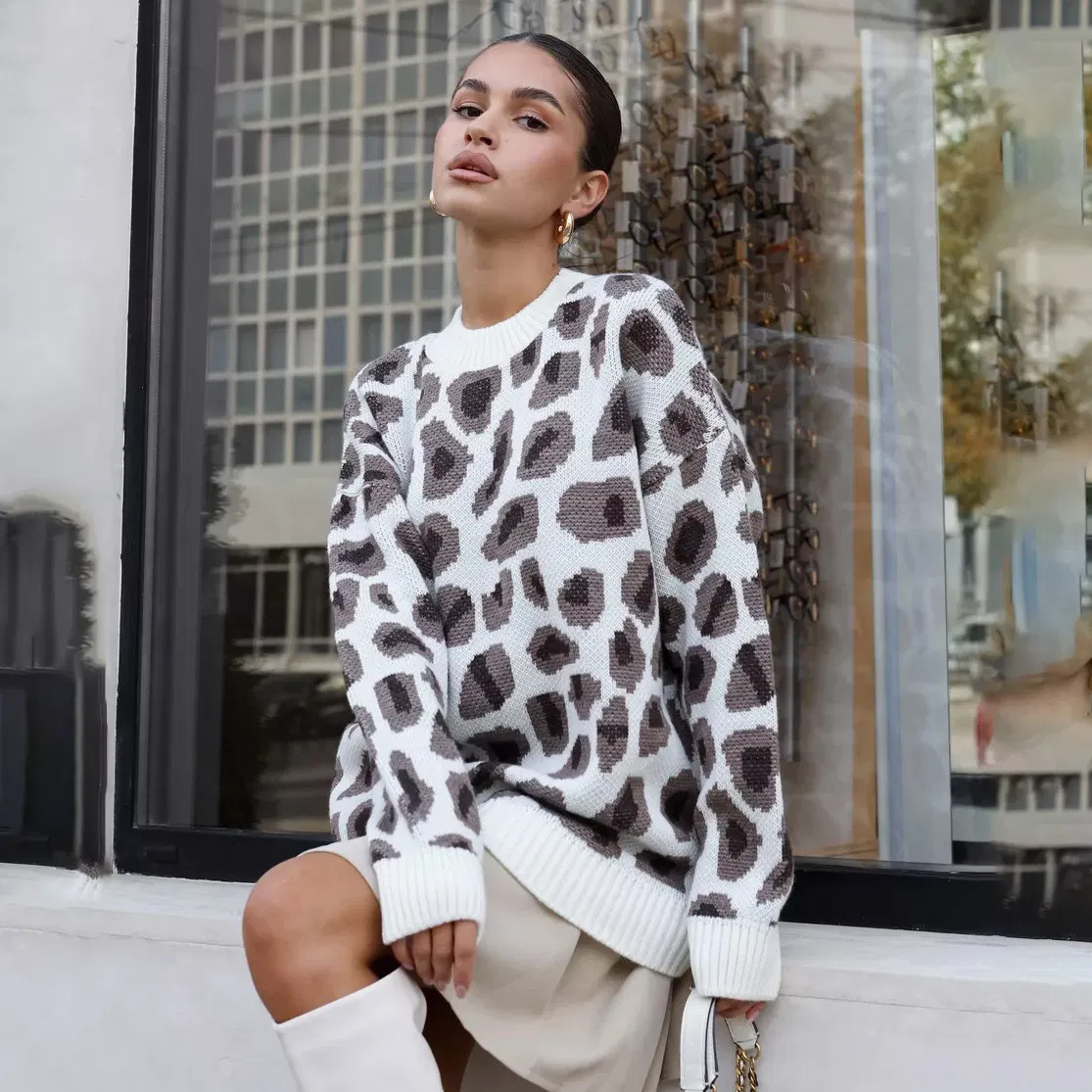 Leopard Print Women&prime;s Warm Fashion Sweater, a Long Sleeved Knitted Top