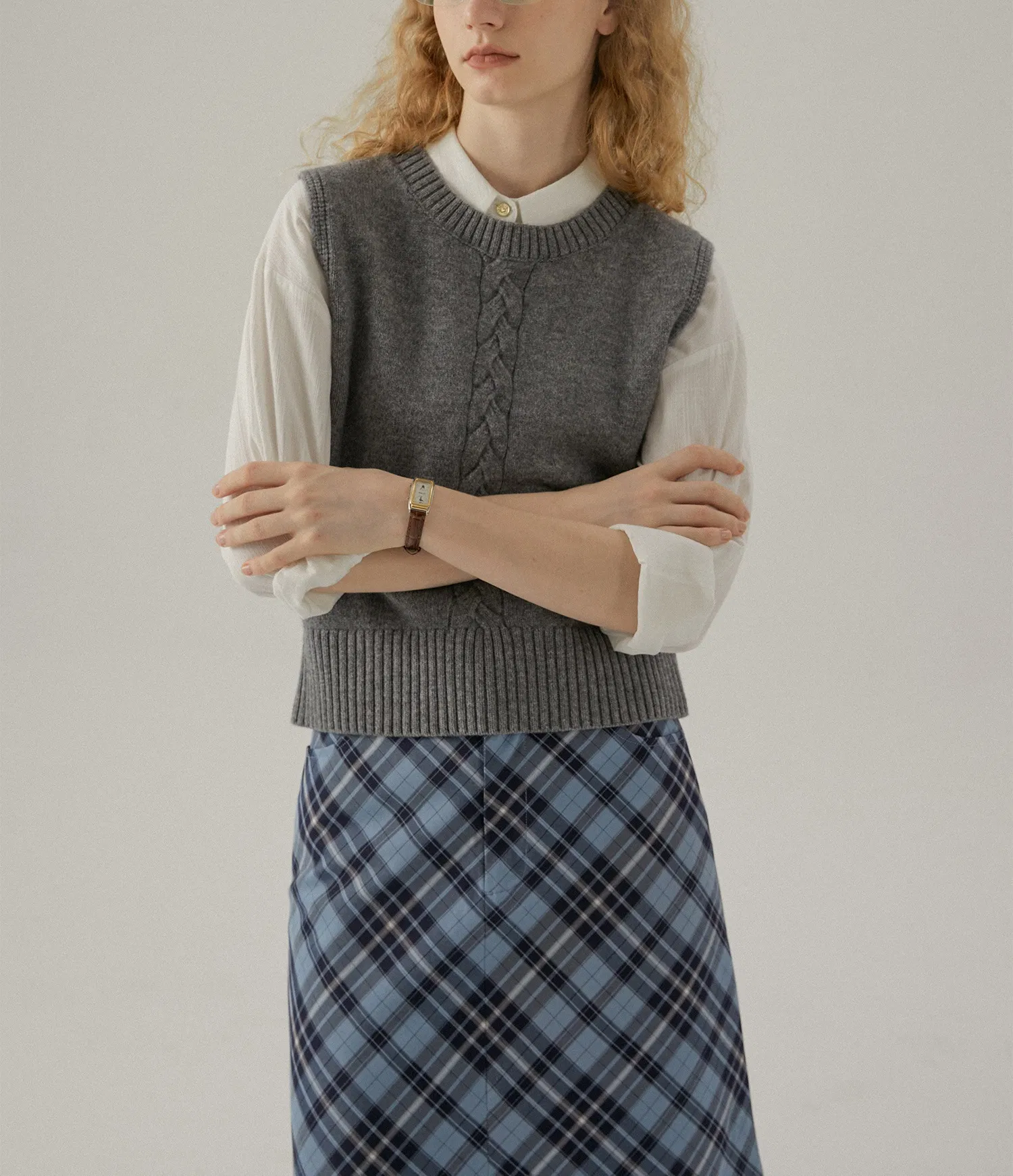 Open Back Elegant Waistcoat Ladies Solid Sleeveless Fancy Short Top Clothes O-Neck Pullover Knitted Women&prime;s Sweaters Vest