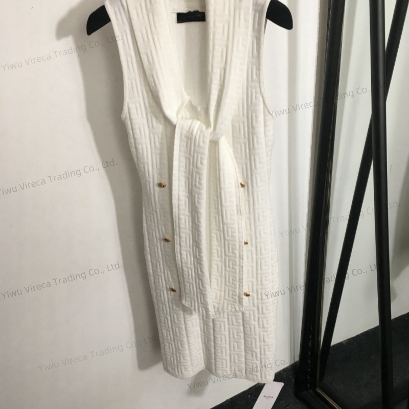 Knitted Embroidery Luxury Designer Wholesale Women Sleeveless Vest Sweater Fashion Popular Coat Cute Fashionable Women′s Sweater Sleeveless Vest Modern Clothing