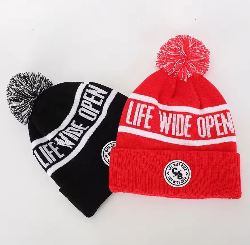 Brands Officially Licensed Factory Wholesale Classic Multi-Color Jacquard Logo Football Club Sports Bobble Hat Unisex Winter Beanie