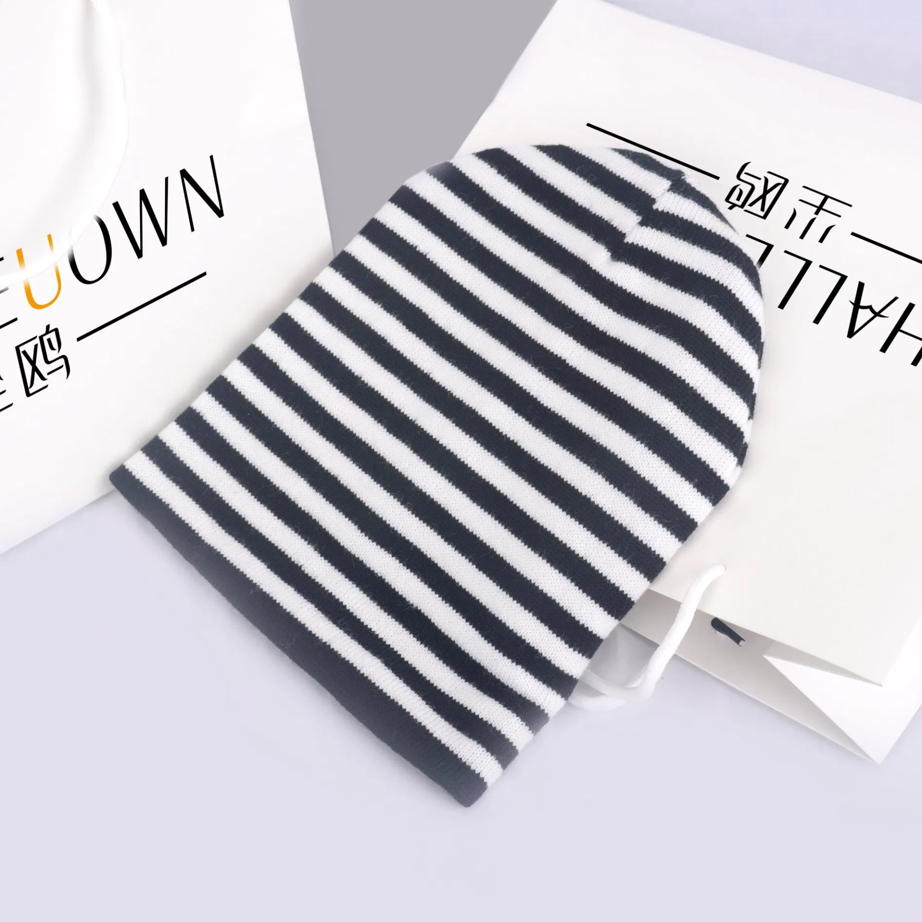 New Design Fashion Wholesale Unisex White and Black Striped Slouchy Acrylic Winter Beanie Hat