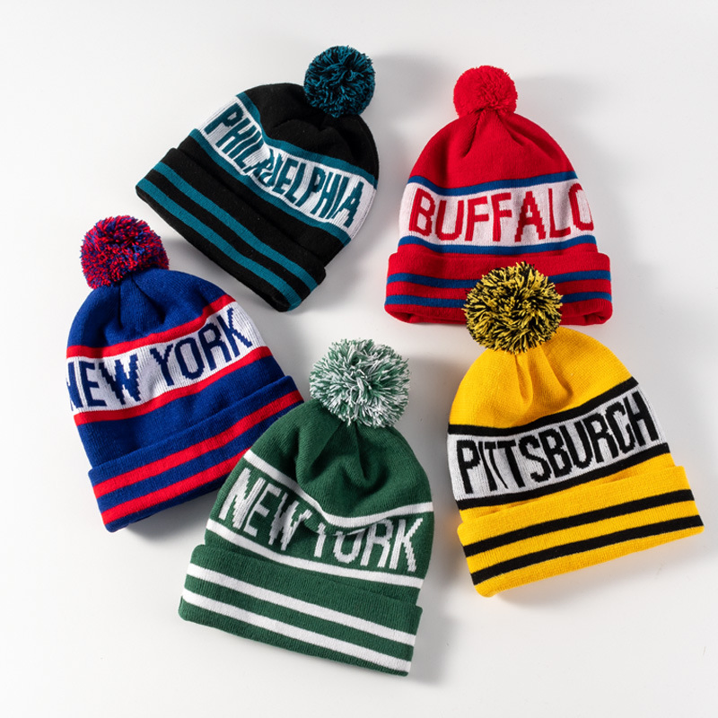 Promotion Custom Logos Jacquard Knitted Beanies with Bobbles for Winter