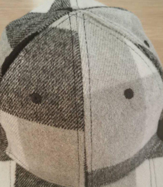 Flat Bill Printing Check Artificial Fur Cap for Winter