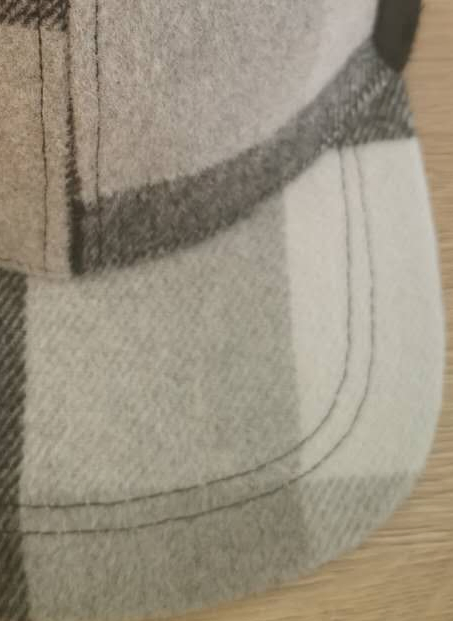 Flat Bill Printing Check Artificial Fur Cap for Winter