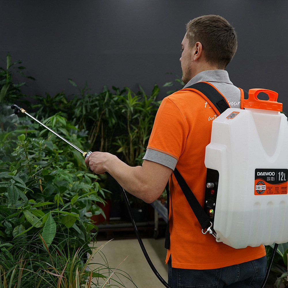 Опрыскиватель аккумуляторный Daewoo 12 л 16 В 3 Ач Li-Ion 1 АКБ и ЗУ (DSA 12 Li SET)